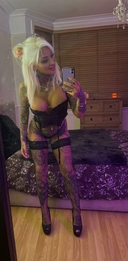 Naughtyinkedgirlacrossstreet (yourfavetattoogirl) Leaked Photos and Videos