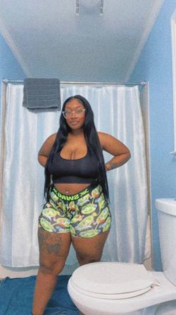 ThickGirl E 💚 OnlyFans Leaked Videos & Photos