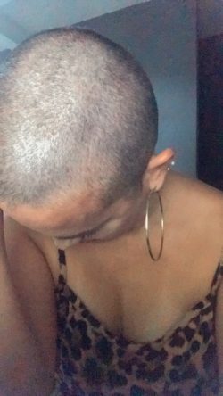 Bald Girl Br (baldgirlbr) Leaked Photos and Videos