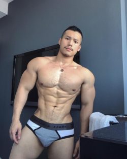 R H (thisbuffasian) Leaked Photos and Videos