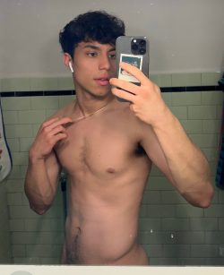 Eze 👅 OnlyFans Leaked Videos & Photos
