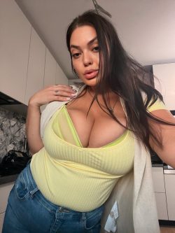 MiaBigTits OnlyFans Leaked Videos & Photos