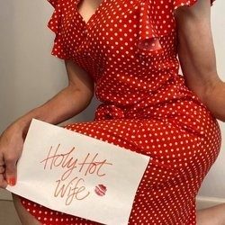 Holy Hot Wife OnlyFans Leaked Videos & Photos